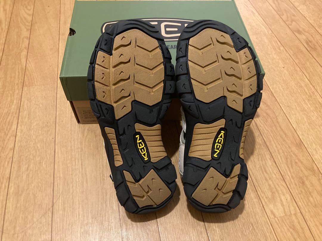 KEEN × Gramicci ニューポート レトロ サンダル