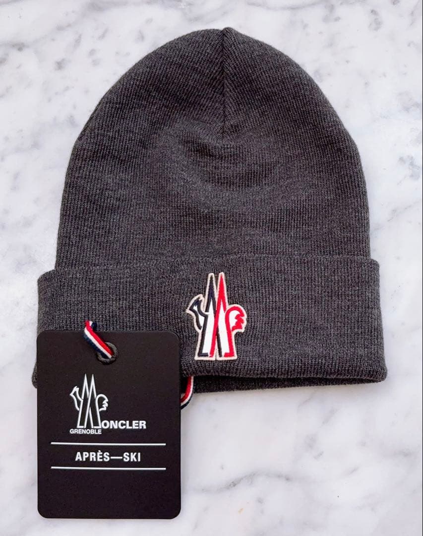 モンクレール　グルノーブル　エンブレム付き　ニット帽 グレー♪