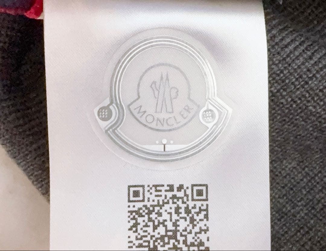 モンクレール　グルノーブル　エンブレム付き　ニット帽 グレー♪