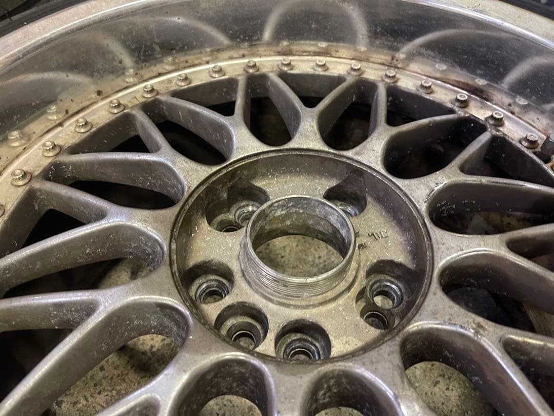 17インチメーカー不明 たぶん9j225 45 17 バリ山2本です。