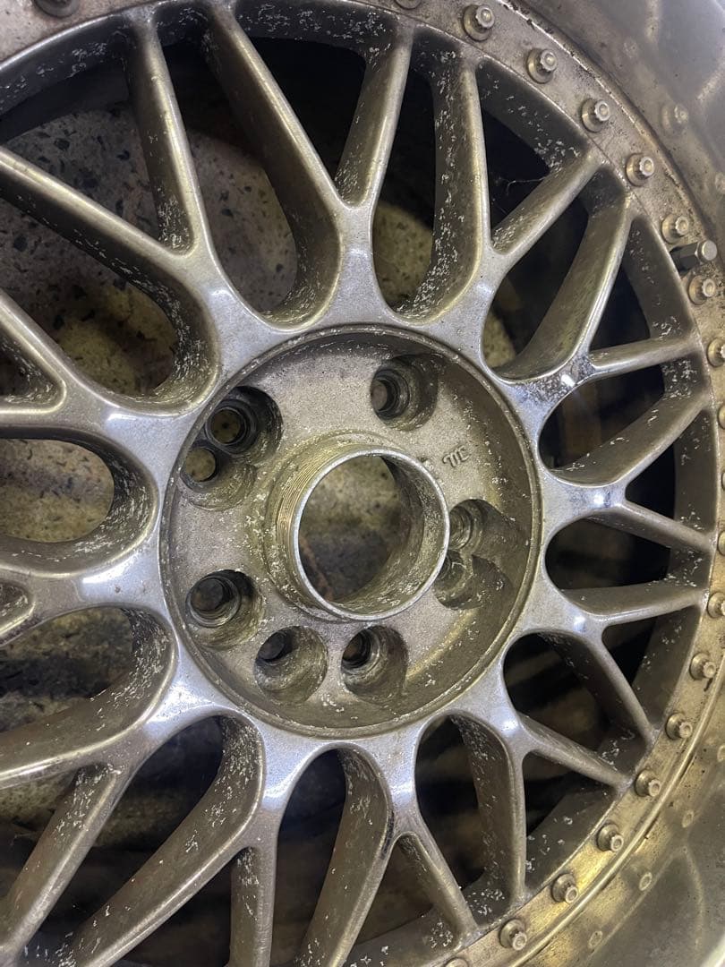 17インチメーカー不明 たぶん9j225 45 17 バリ山2本です。