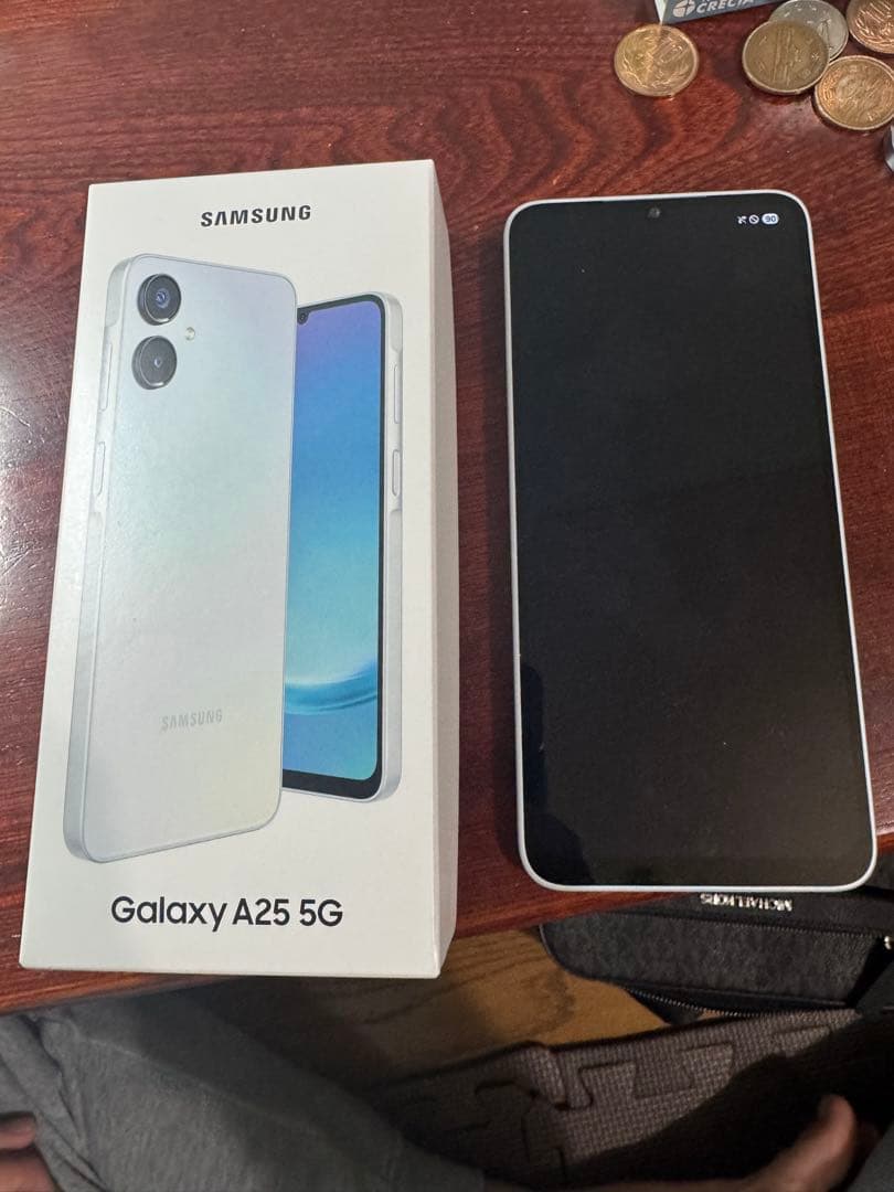 Samsung Galaxy A25 5G ホワイト