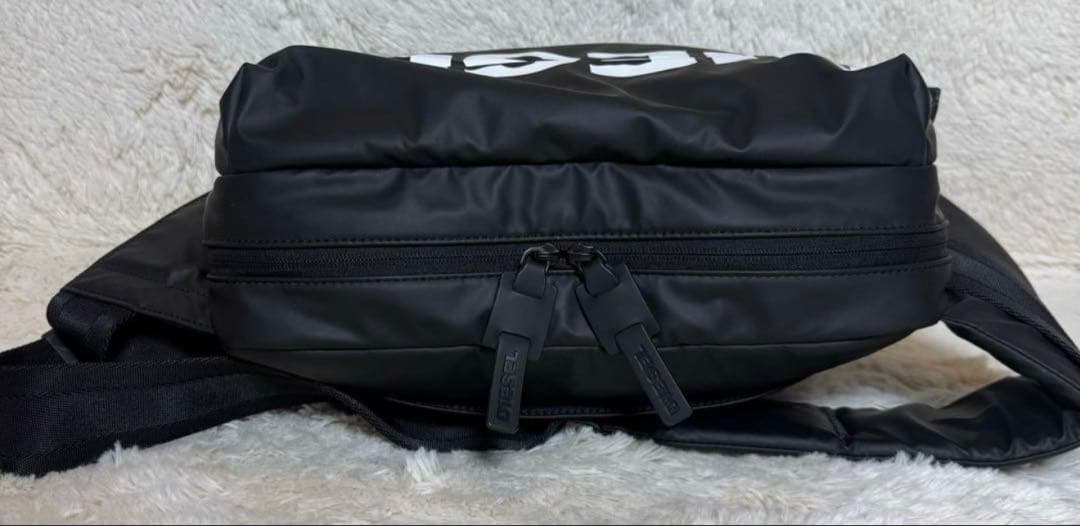 未使用級　極美　DIESEL ディーゼル ボディバッグ　斜めがけ　ビッグロゴ