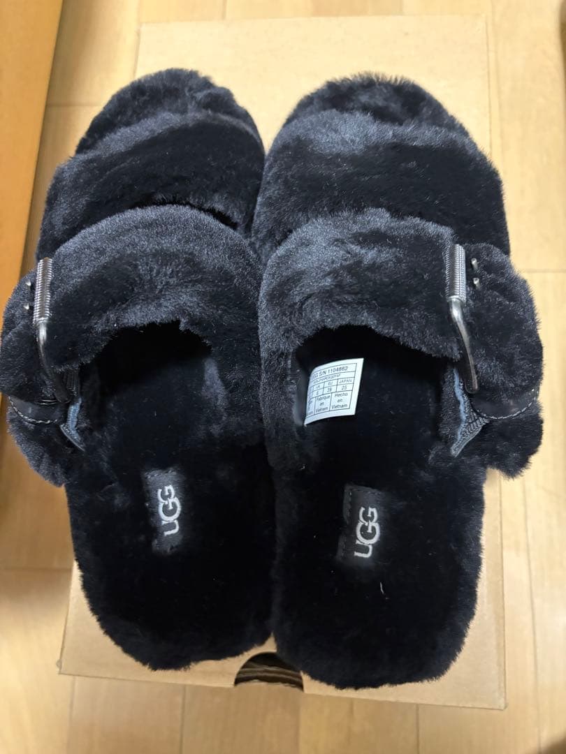 アグ バックレス サンダル 黒 新品レディース