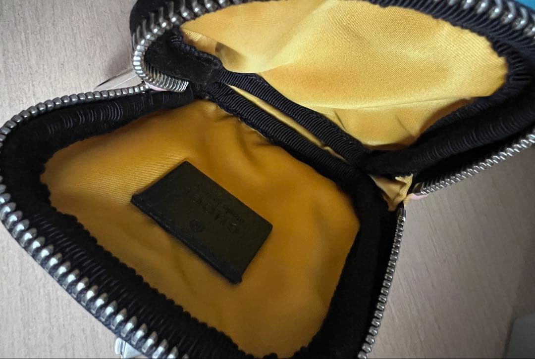 GUCCI ケース　イエロー