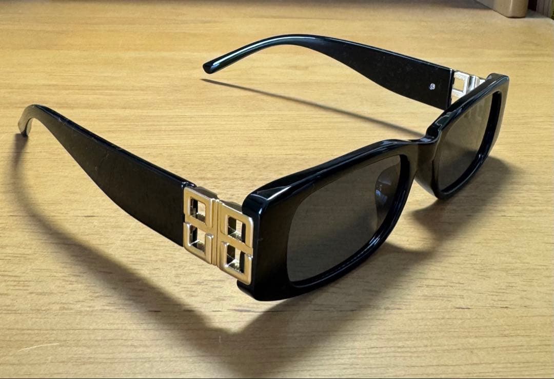 早いもの勝ち　BALENCIAGA サングラス