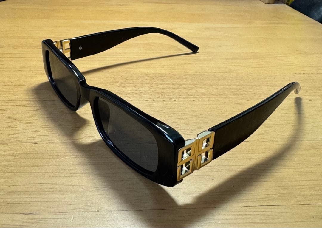 早いもの勝ち　BALENCIAGA サングラス