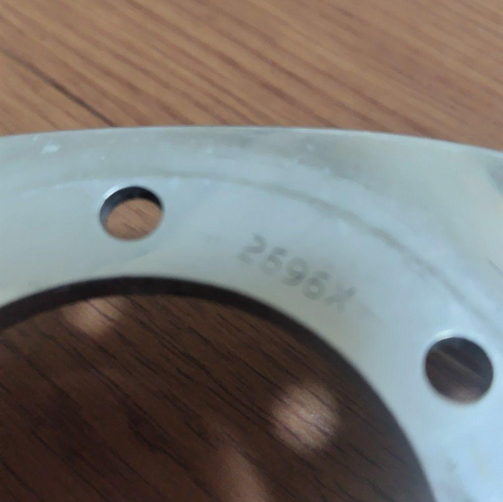 momoウッドステアリング4本スポーク 36パイ センターパッド付 ASTRA