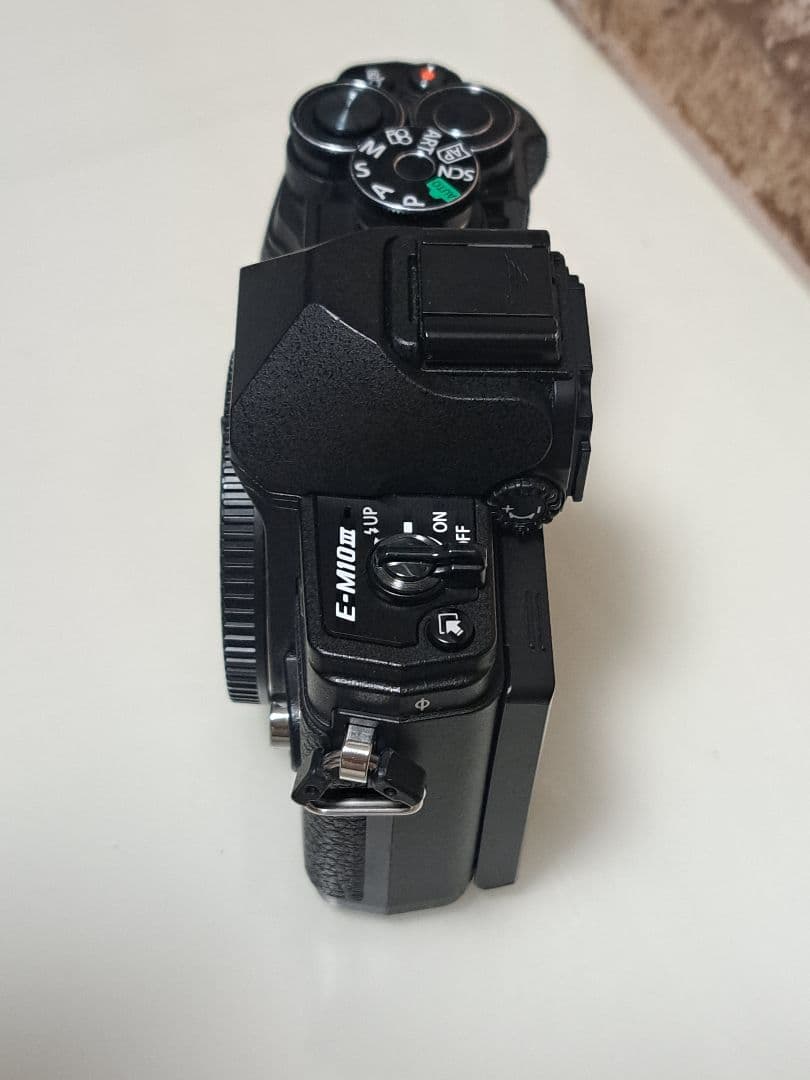 OLYMPUS OM-D E-M10 Mark III カメラボディ【難有り】