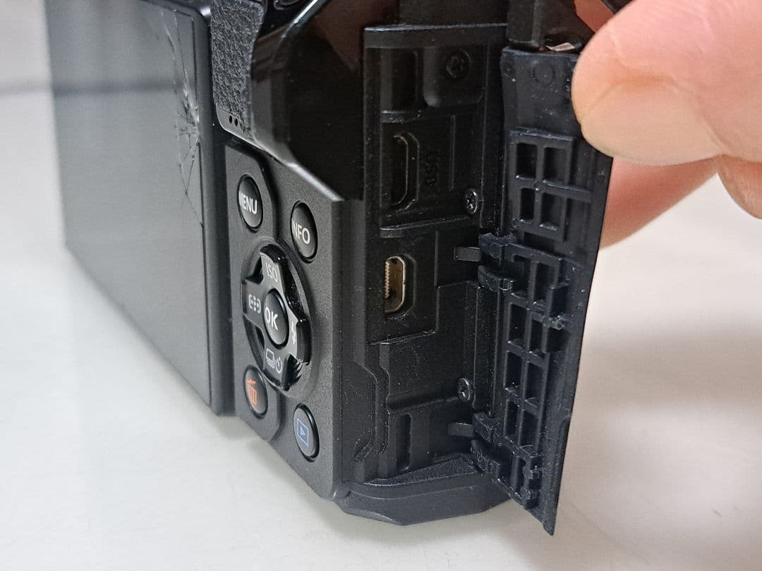 OLYMPUS OM-D E-M10 Mark III カメラボディ【難有り】