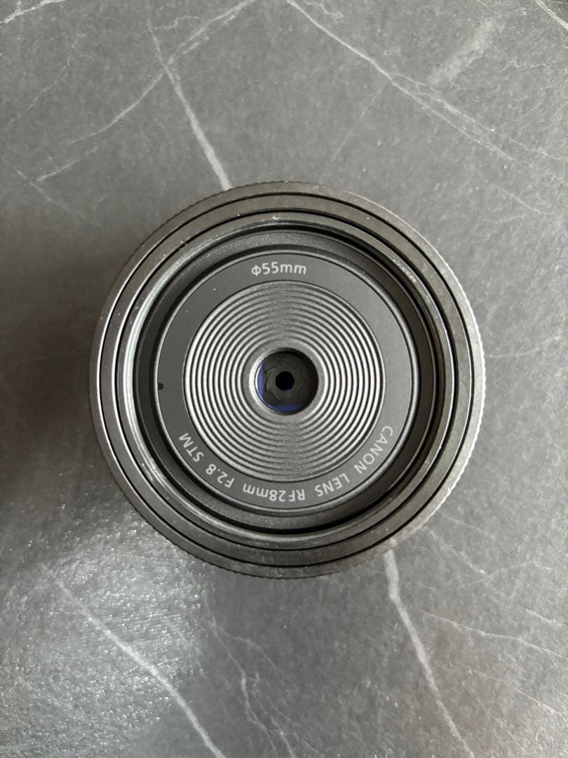 Canon RF28mm F2.8 STM レンズフード、レンズキャップ付き