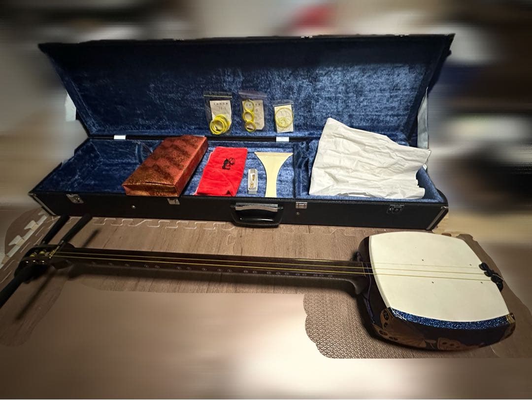 紅木 三味線本体＋ケース その他付属品 さわり付き すぐ演奏できます