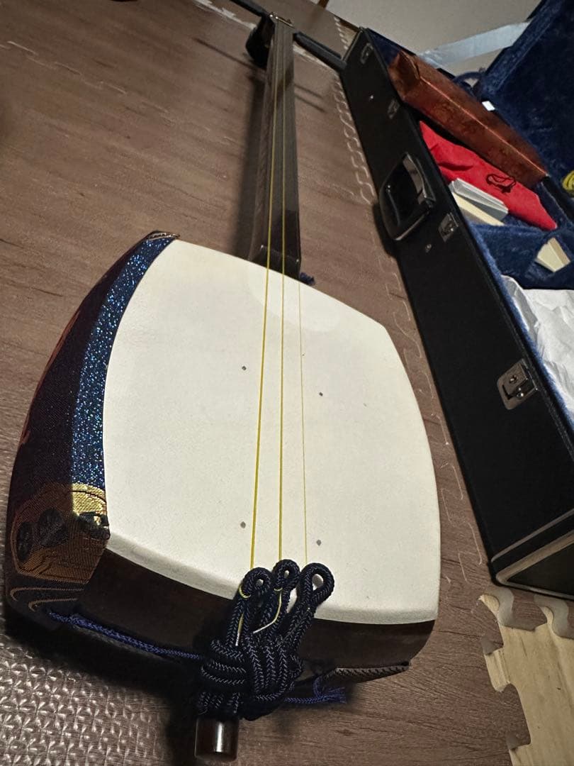 紅木 三味線本体＋ケース その他付属品 さわり付き すぐ演奏できます