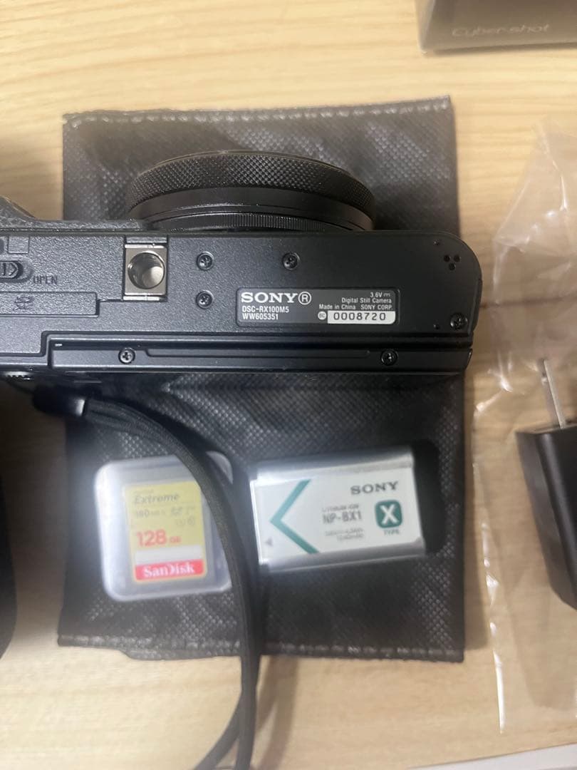 デジタルカメラ SONY Cyber-shot DSC-RX100M5