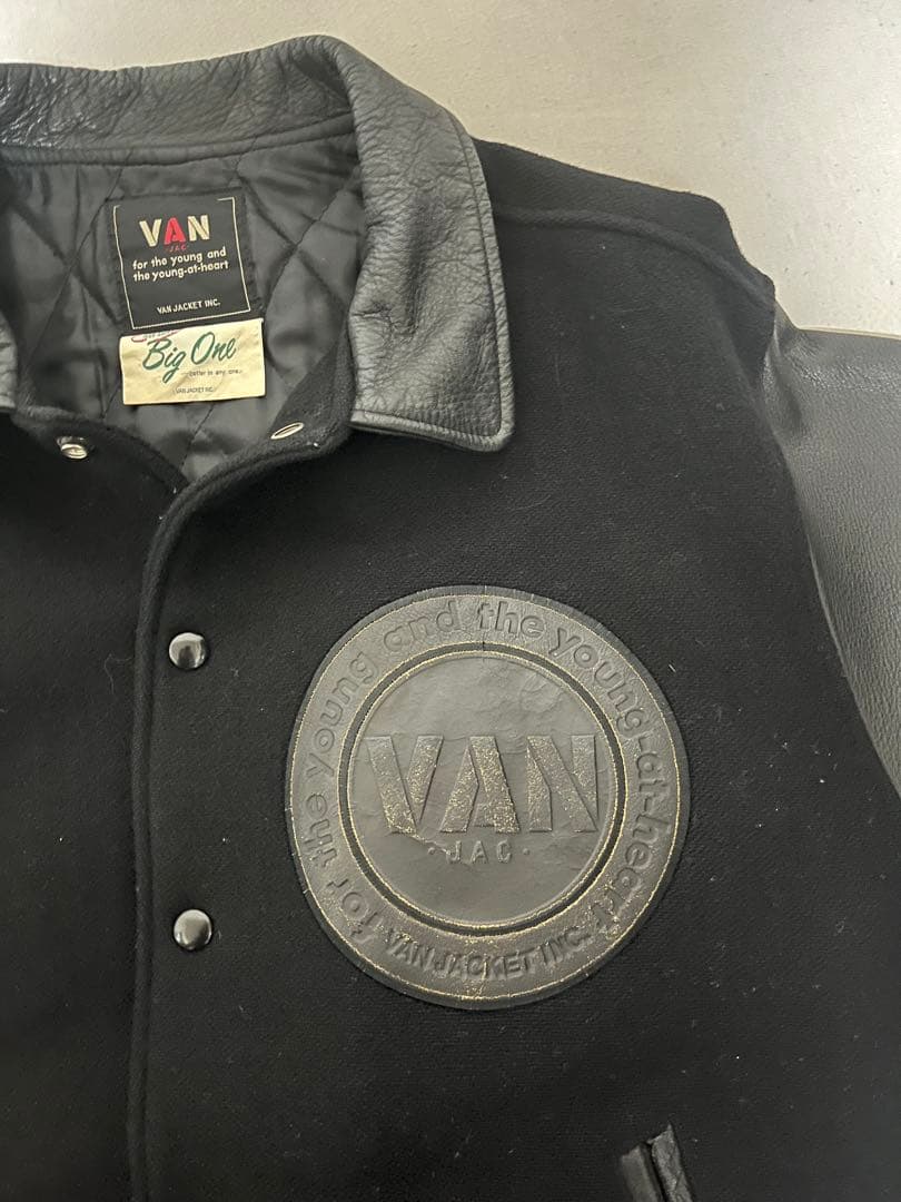 VAN JAC スタジャン オールブラック