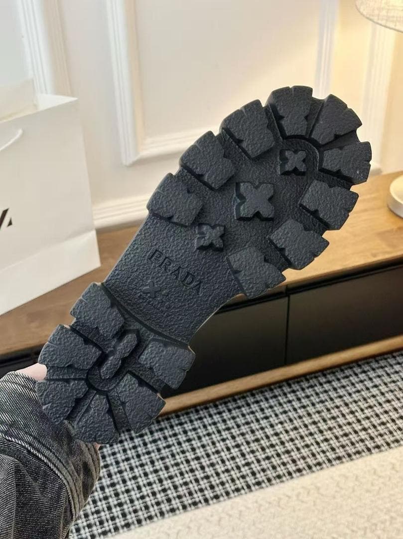 PRADA ブラック ローファー