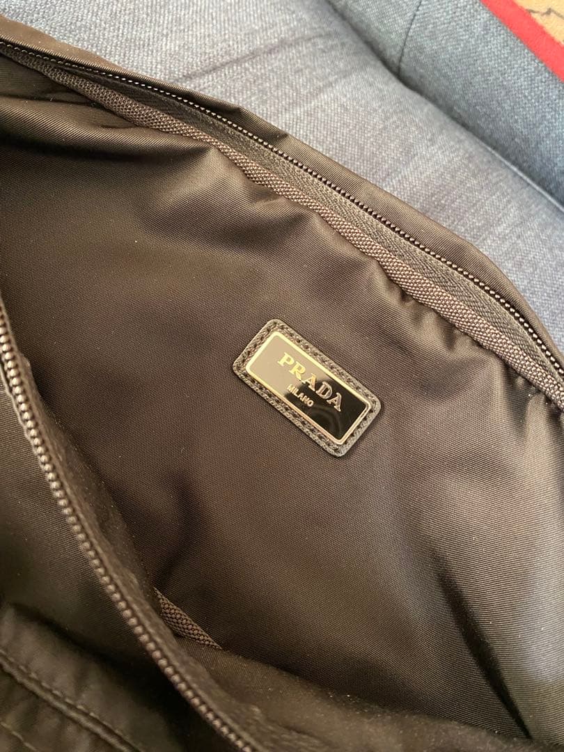 PRADA ウエストポーチ ボディバッグ 三角ロゴプレート　ナイロン 黒