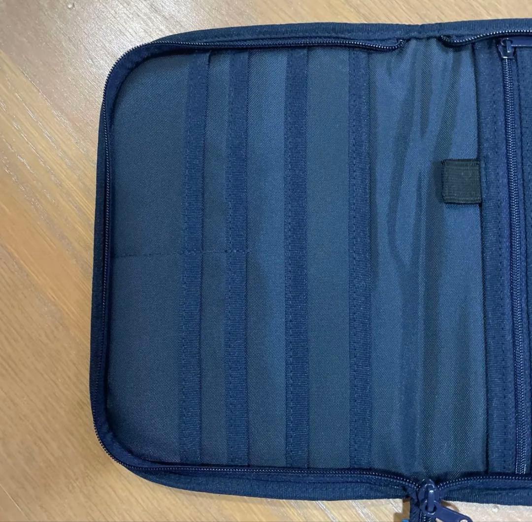 美品ファミリアの母子手帳ケース　青チェック