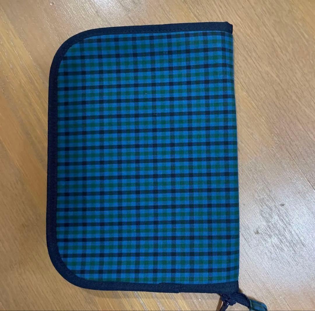 美品ファミリアの母子手帳ケース　青チェック