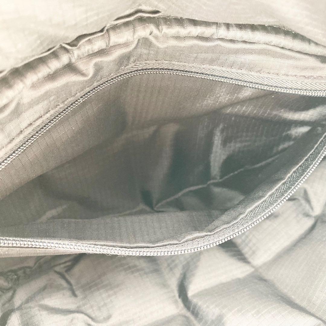 美品 813 UGG ナイロン キルティング ボディバッグ ウエストバッグ 黒