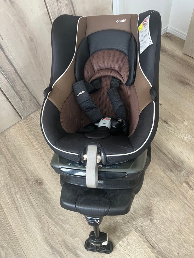 Combi コンビ ゼウスターンユーロ 回転式チャイルドシート