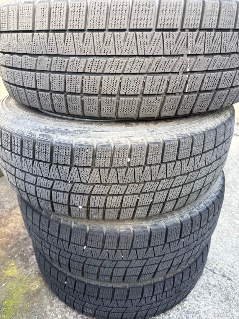 15インチ アルミホイールとスタッドレスタイヤ4本セット