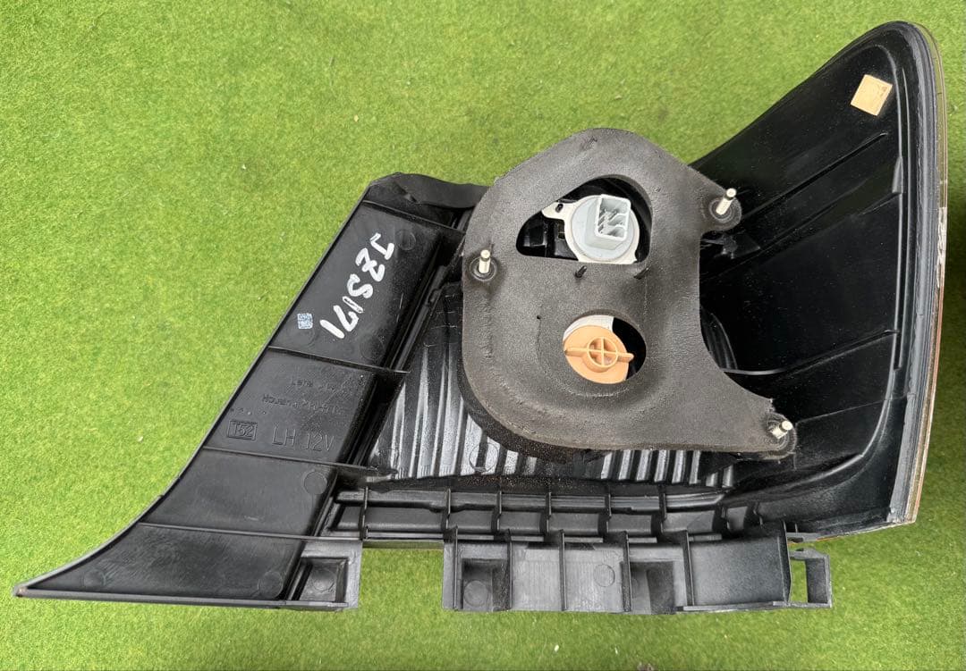 トヨタ　17クラウン テールライト　純正　テールランプ　JZS171