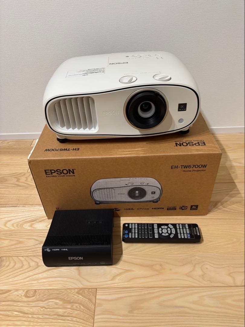 EPSON EH-TW6700W プロジェクター本体　おまけ付