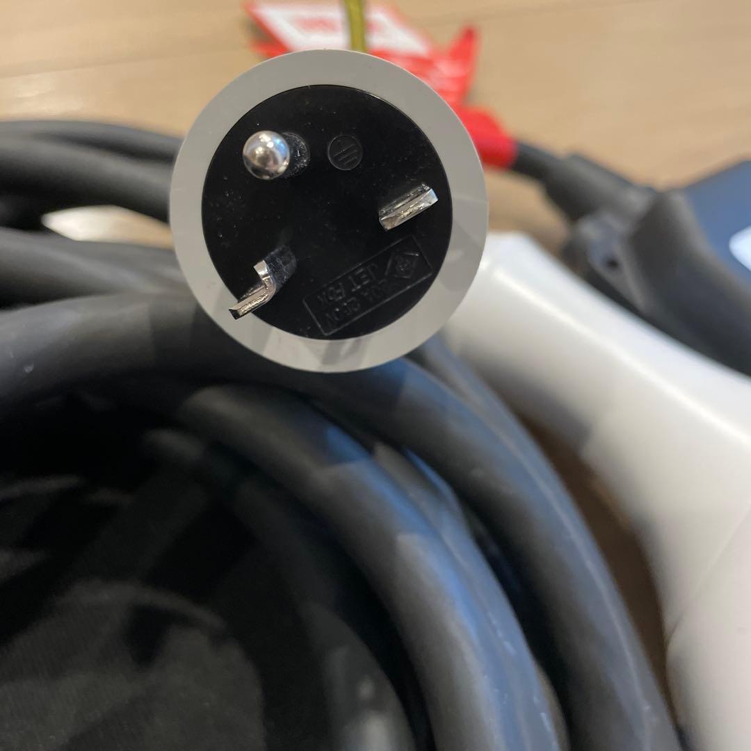 美品　NISSAN EV充電ケーブル AC200V 15A 7.5メートル