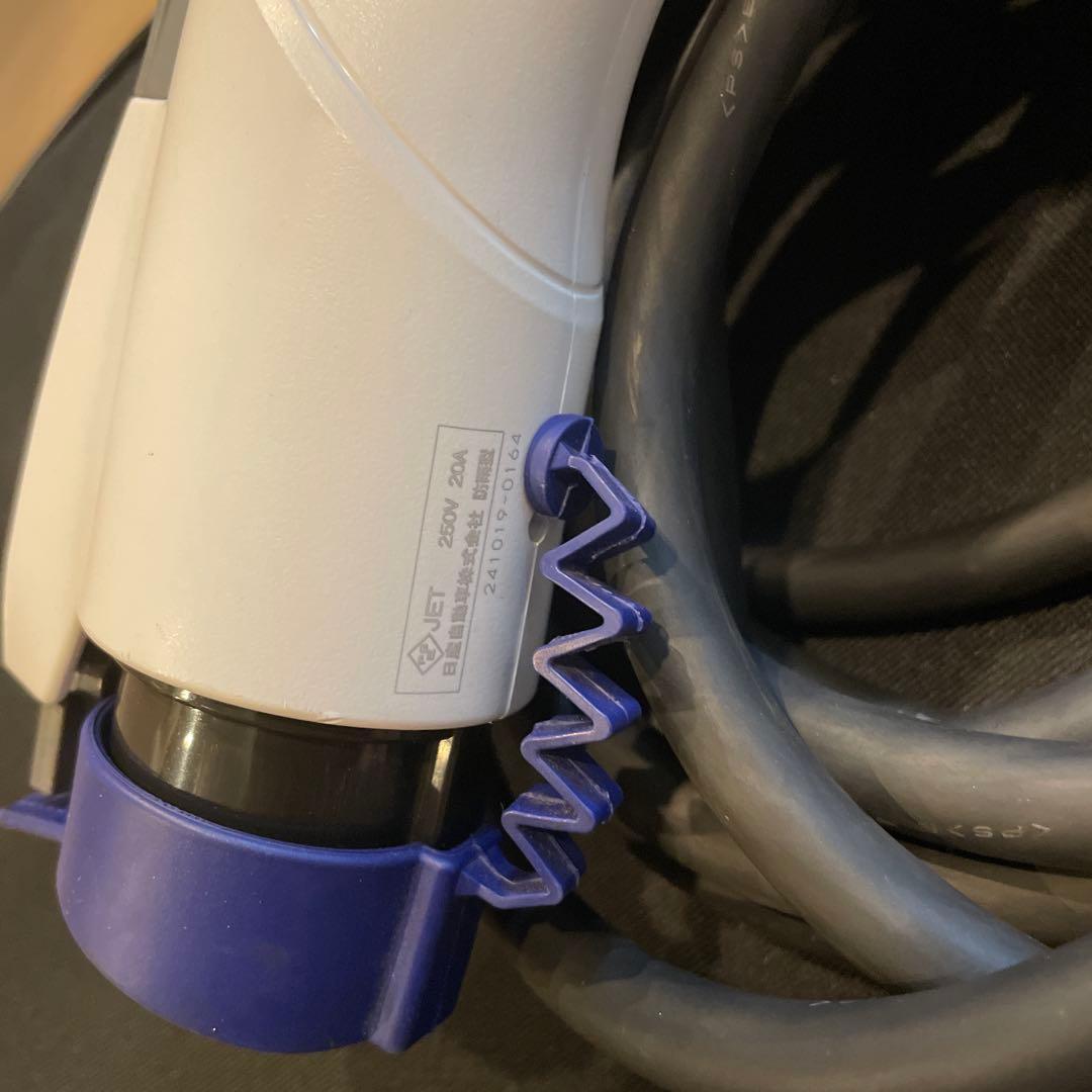 美品　NISSAN EV充電ケーブル AC200V 15A 7.5メートル