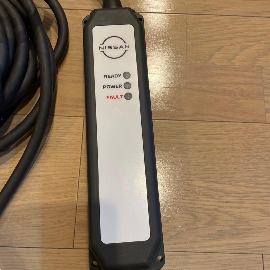 美品　NISSAN EV充電ケーブル AC200V 15A 7.5メートル