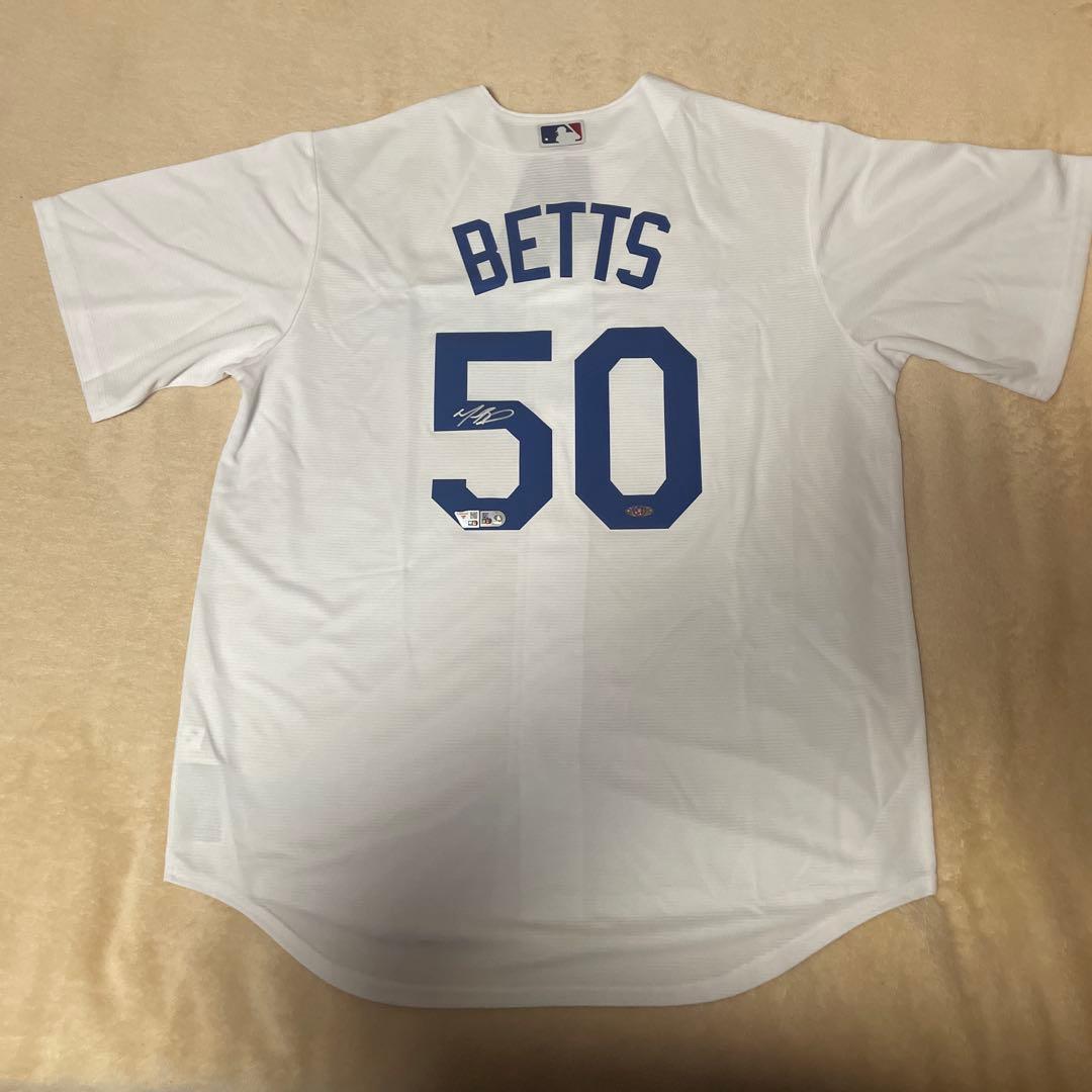 ロサンゼルスドジャース ムーキーベッツサイン入りユニフォーム 【直筆サイン】