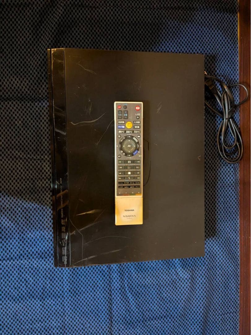 TOSHIBA 東芝 REGZA ブルーレイレコーダー　リモコン付き
