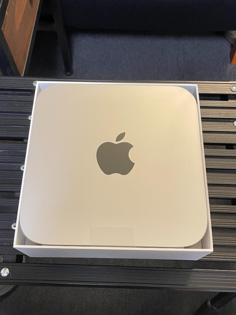 【ほぼ新品】Mac Mini M2, 512GB + 新品シリコンカバー