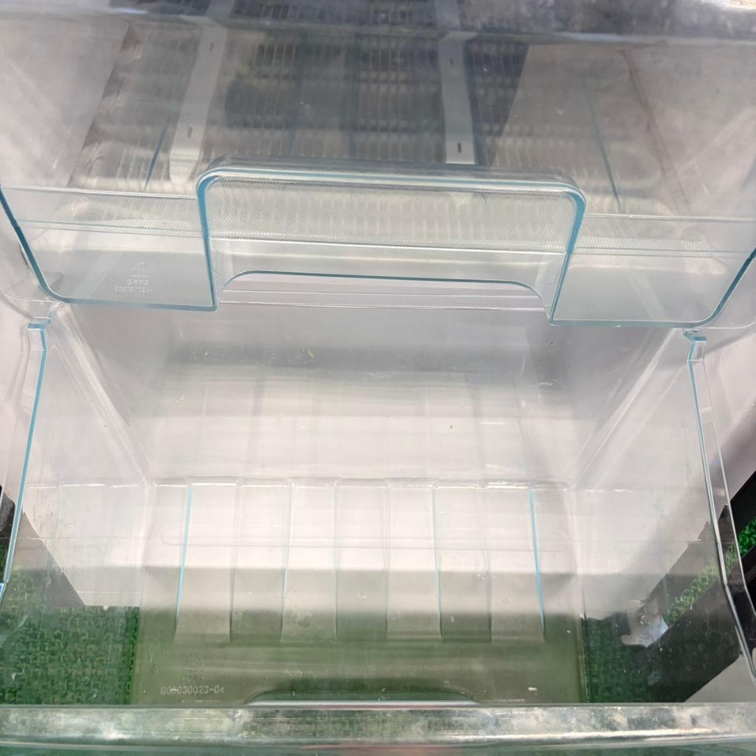 709 スリムデザイン　冷蔵庫　小型　一人暮らし　200L弱　極美品　洗濯機も有