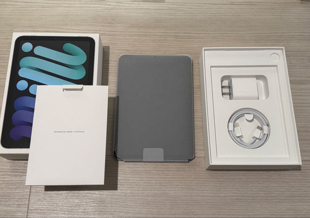 Apple iPad ミニ 7 256GB スペースグレー キーボードケース付き