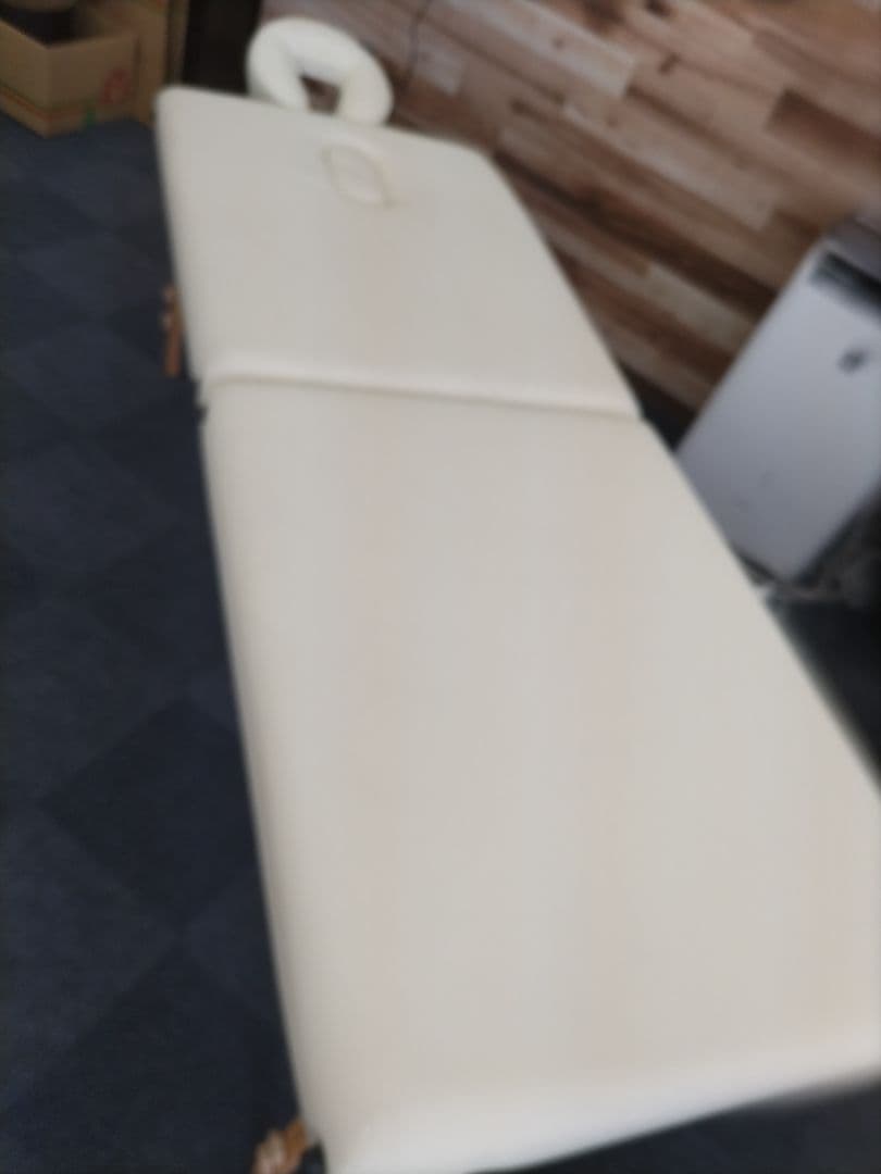 SEVEN BEAUTY 折りたたみマッサージベッド クリーム色