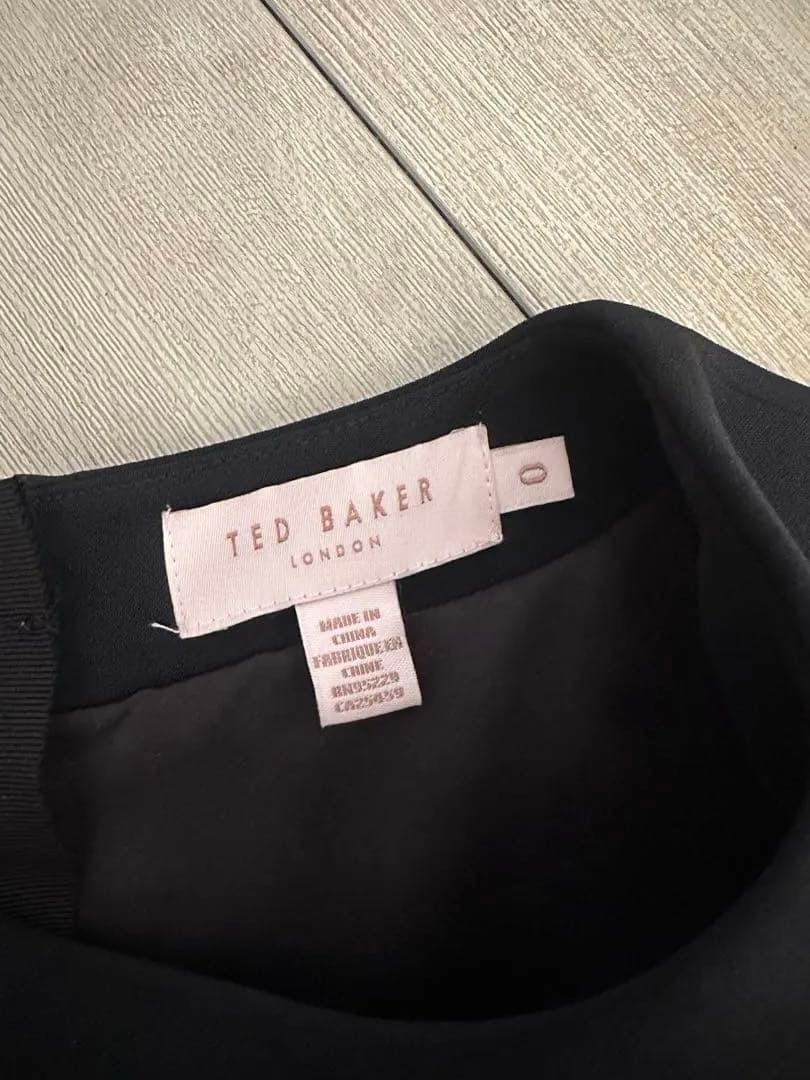 【美品】TED BAKER ブラックワンピース リボン付き　サイズ0
