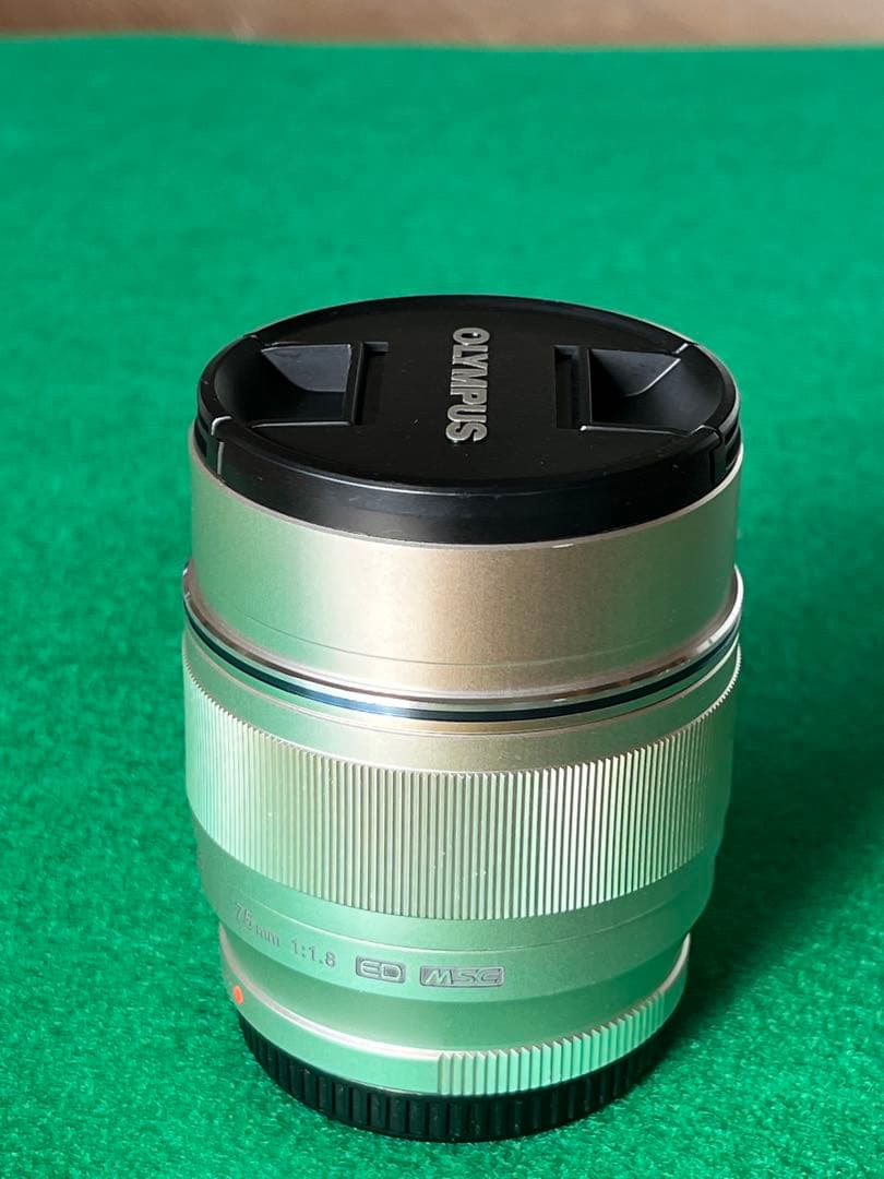 OLYMPUS 75mm f1.8単焦点レンズ