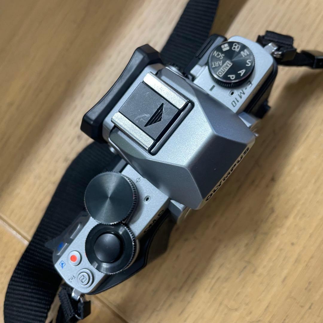 動作品 OLYMPUS OM-D E-M10 ミラーレス一眼