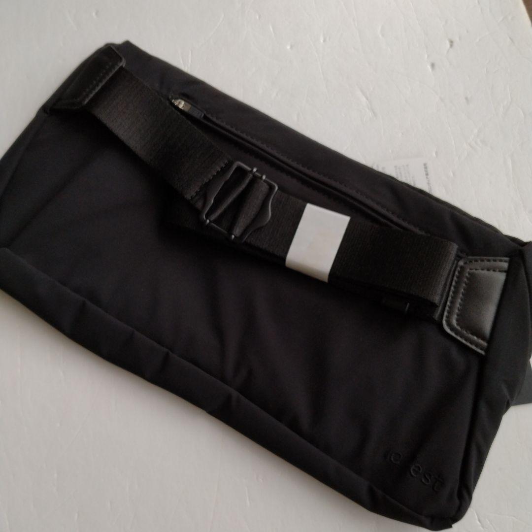 イアパピヨネ【c/est（シーエ）】ツイストボディバッグ/ウエストポーチ