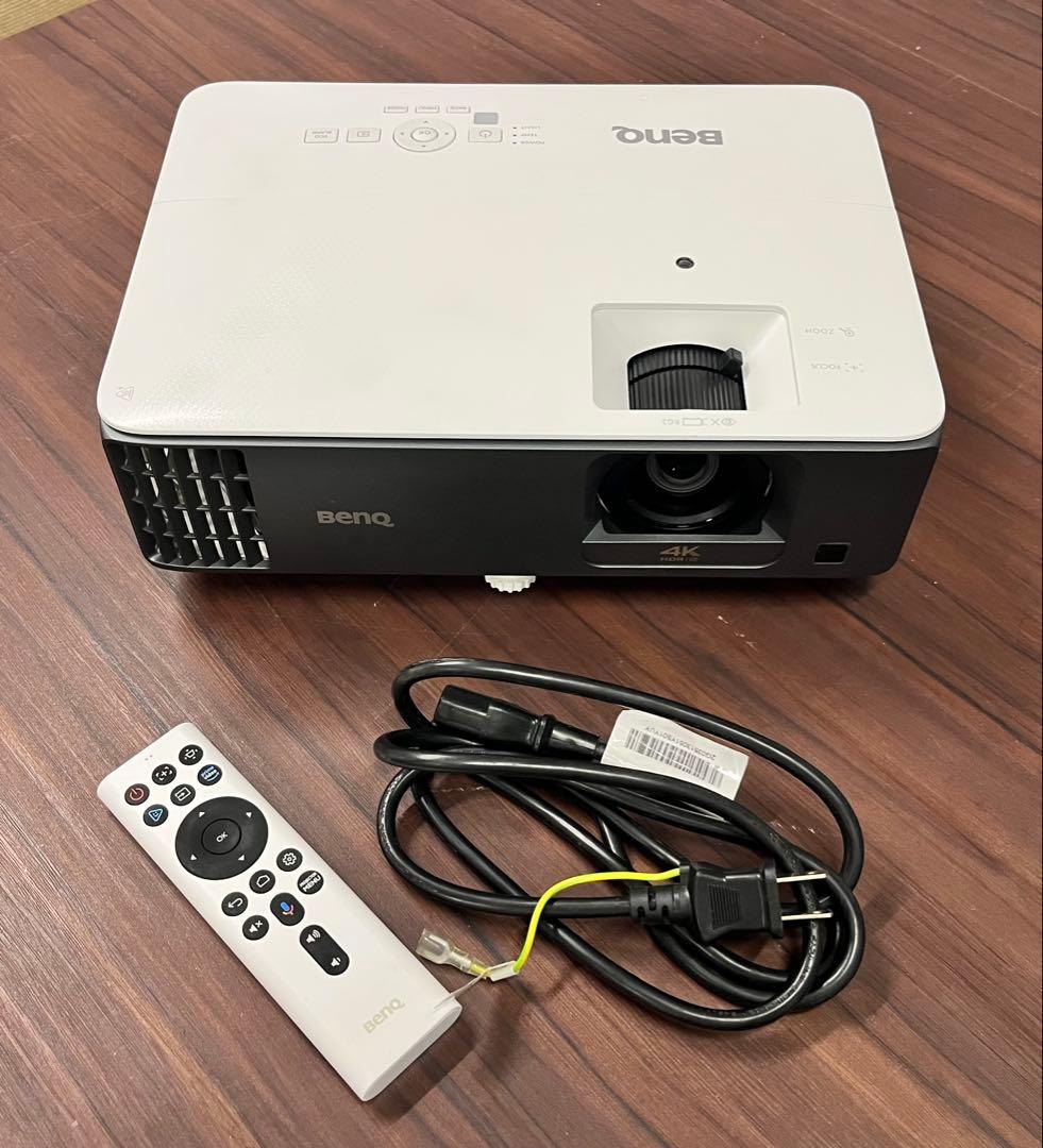 BenQ TK700sti 4K 短焦点プロジェクター3,000ANSIルーメン