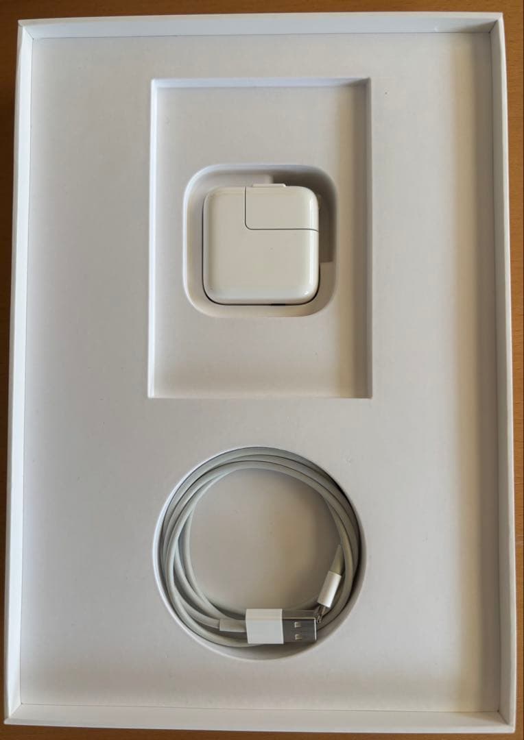 ［美品］ipad第7世代32GBセルラーモデル