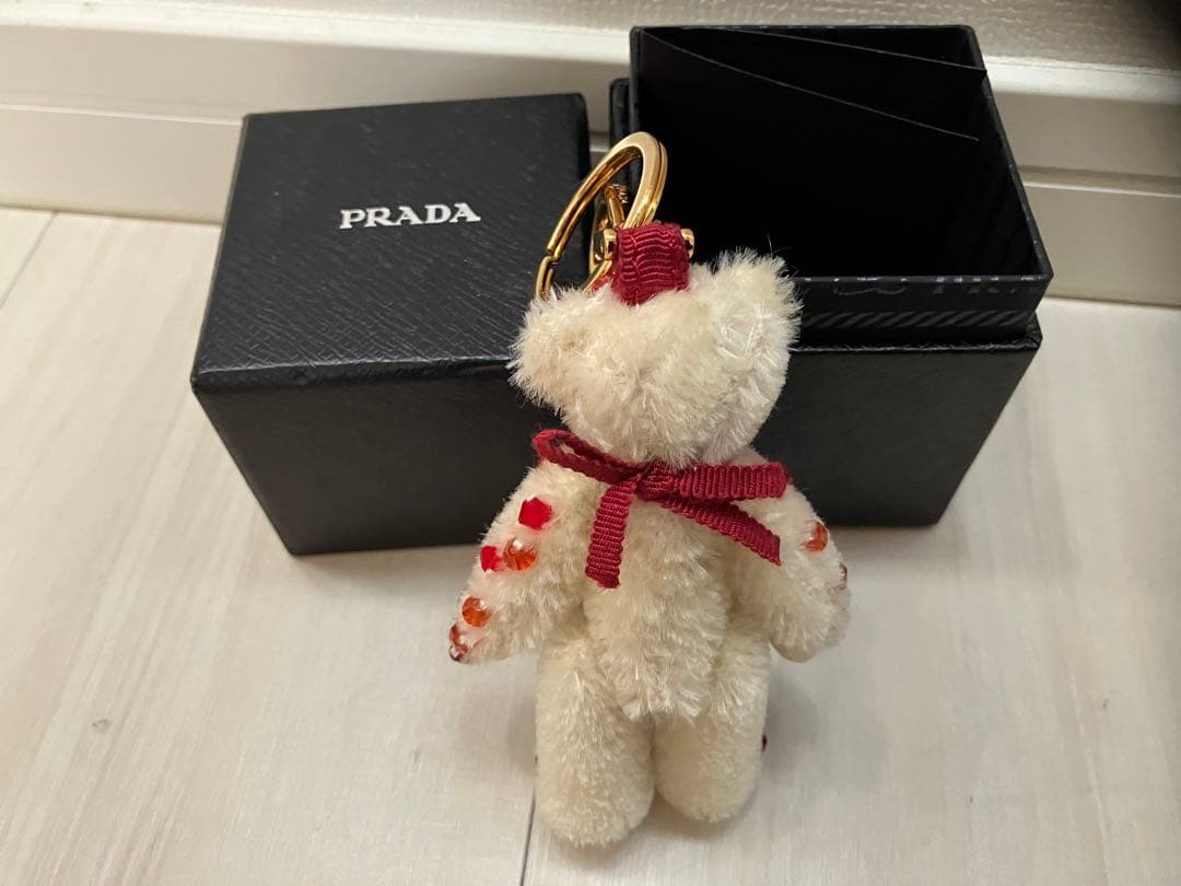 PRADA テディベア ベアトリック ロゴプレート クマモチーフ キーホルダー