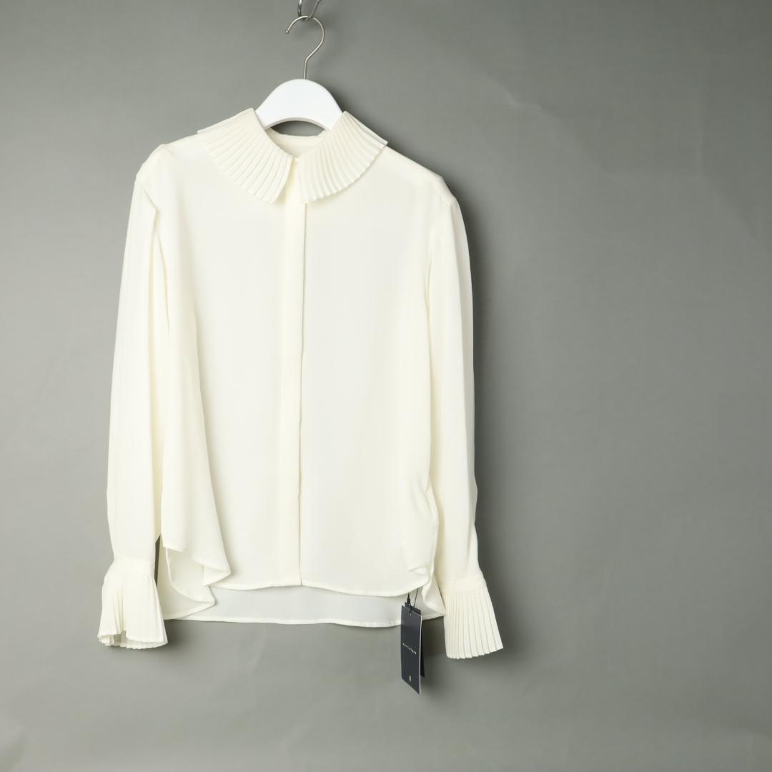 244 新品 martinique　マルティニーク プリーツカラーブラウス