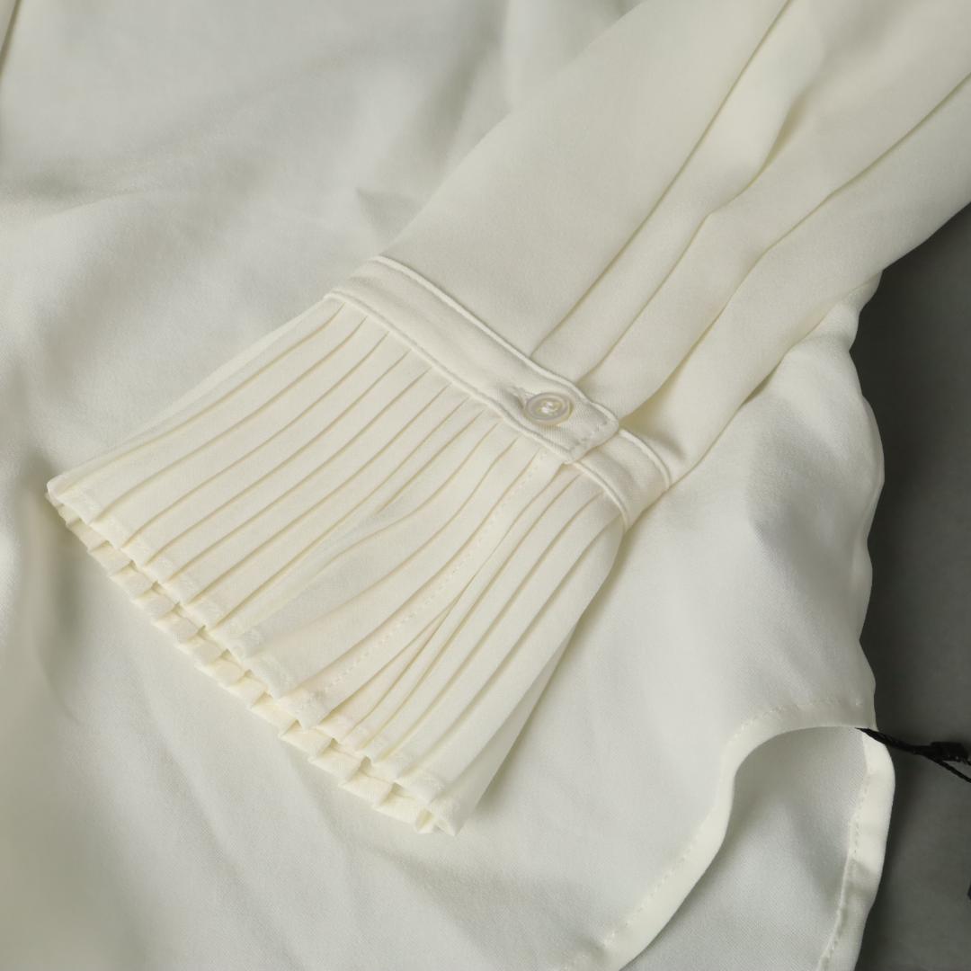 244 新品 martinique　マルティニーク プリーツカラーブラウス