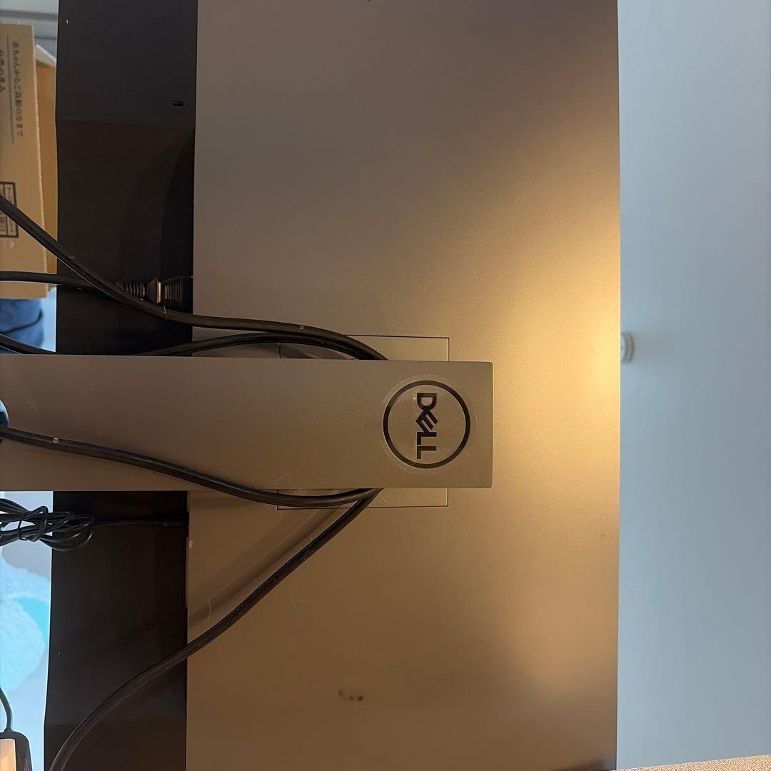 Dell U3219Q 31.5インチ 4K IPSパネル　モニター