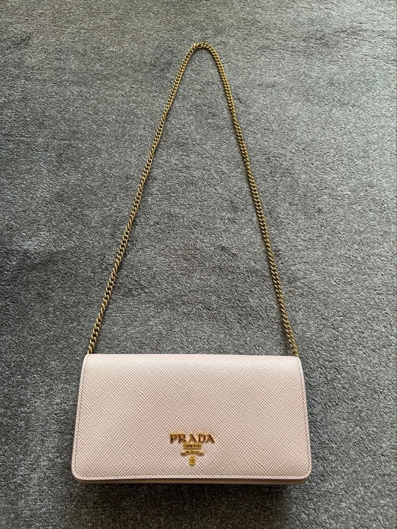 【新品・未使用】PRADA ピンク レザー ショルダーバッグ