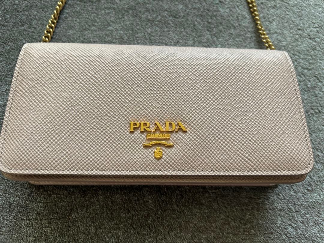 【新品・未使用】PRADA ピンク レザー ショルダーバッグ