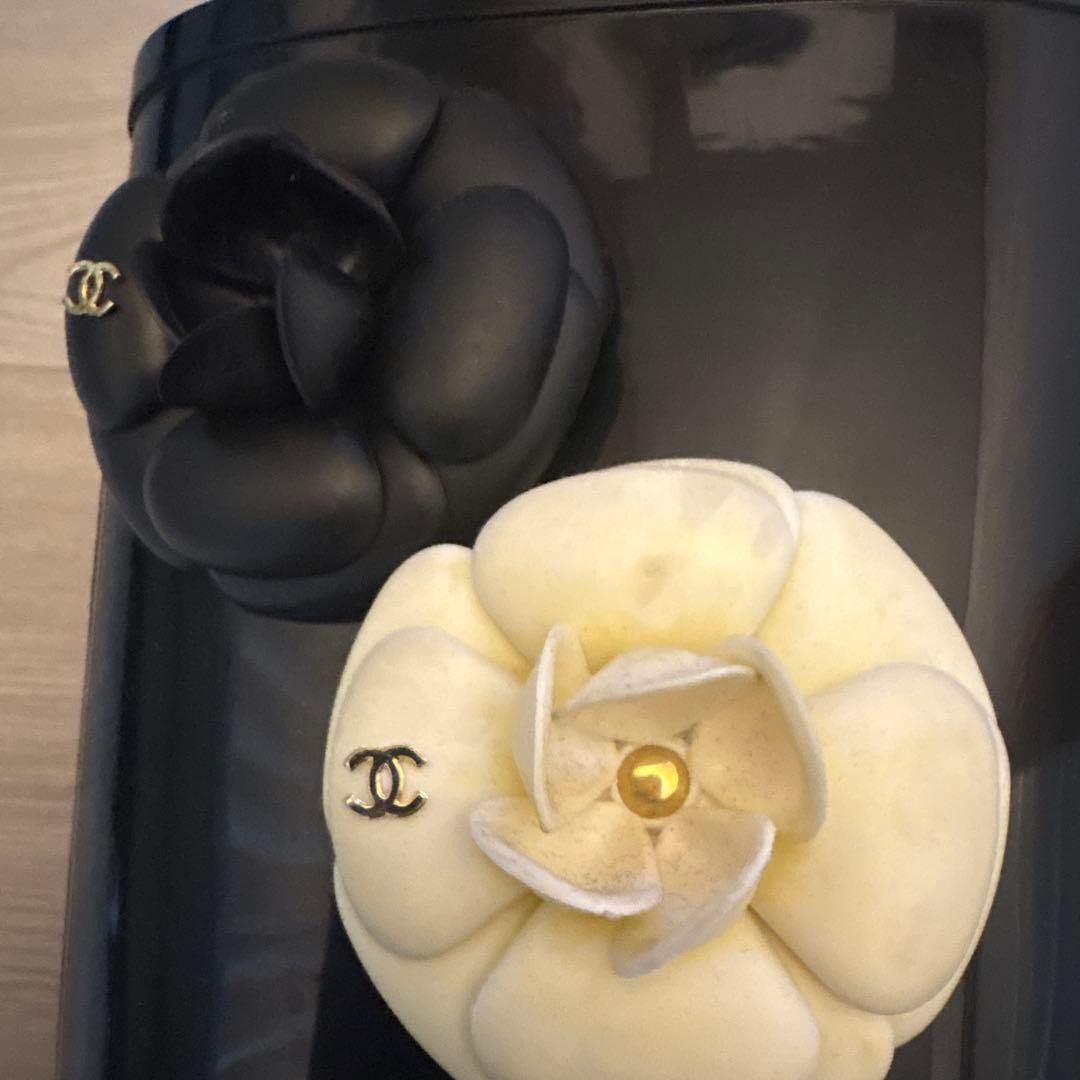 CHANEL ブラックラバーブーツ フラワー装飾